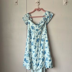 hollister flutter sleeve tie back floral dress